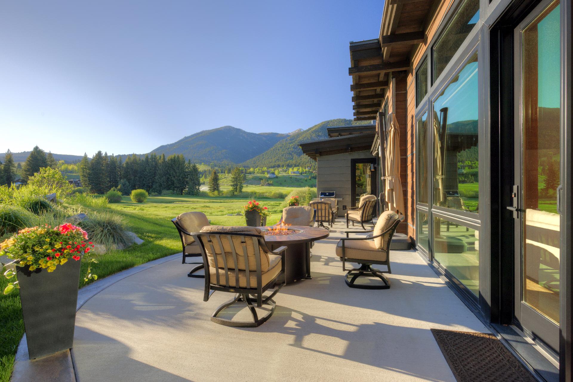 REAL ESTATE ROUNDUP: LUXURY OUTDOOR SPACES