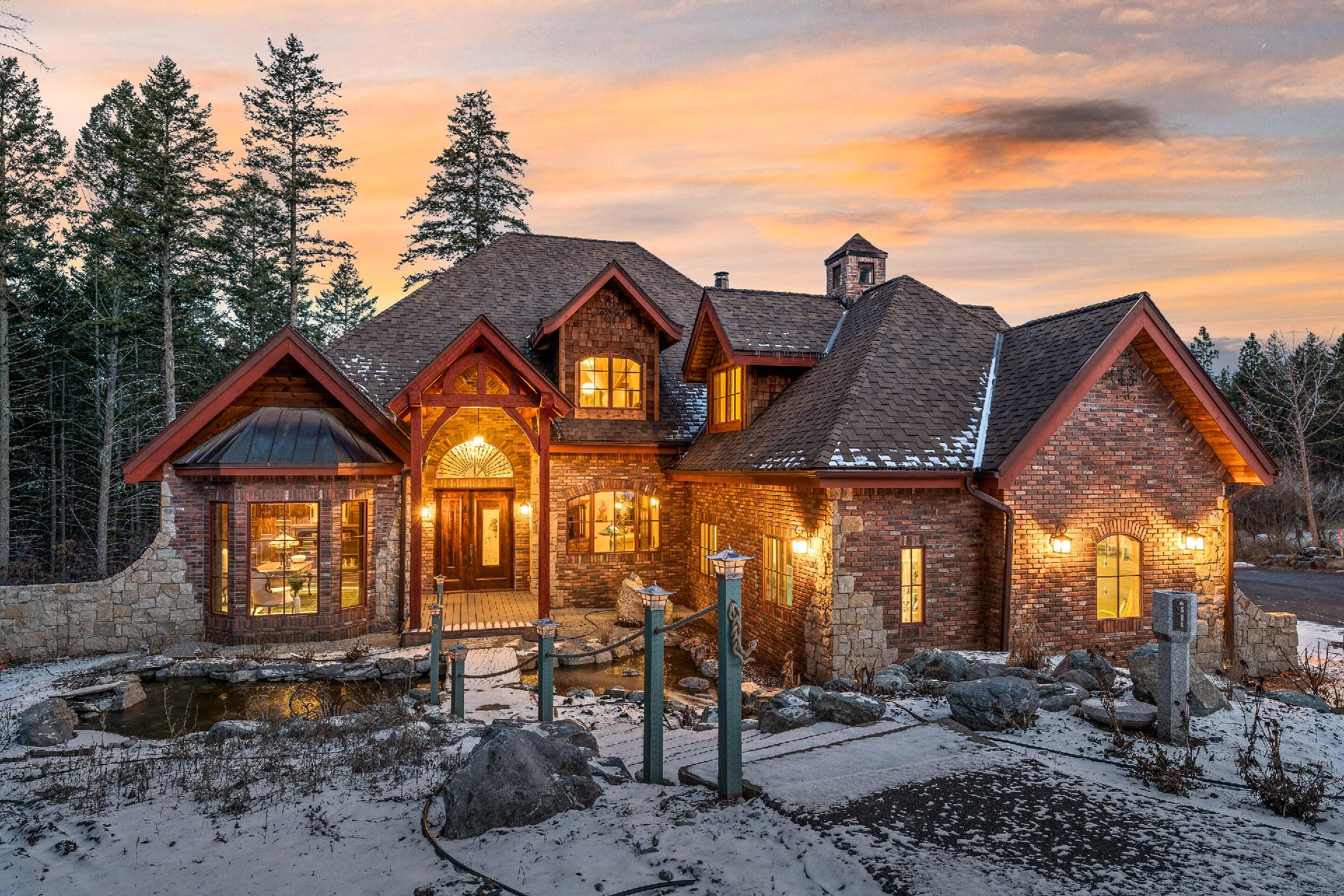REAL ESTATE ROUND-UP: HOMES MADE FOR ENTERTAINING