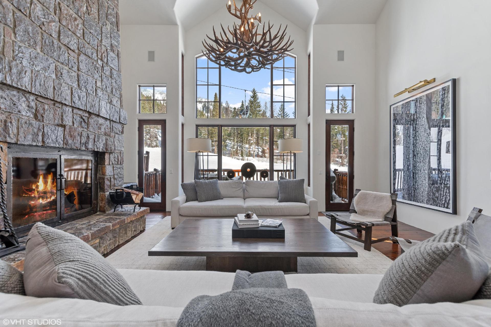 REAL ESTATE ROUND-UP: MONTANA HOMES WITH FIREPLACES
