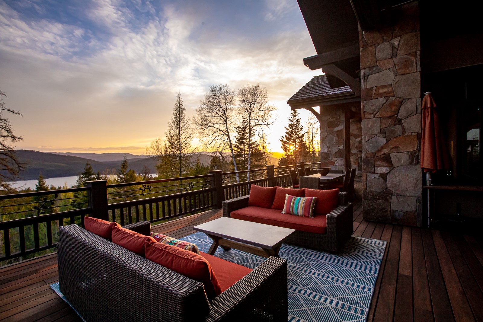 MONTANA REAL ESTATE ROUNDUP: BUY YOUR VIEW WITH A HOME