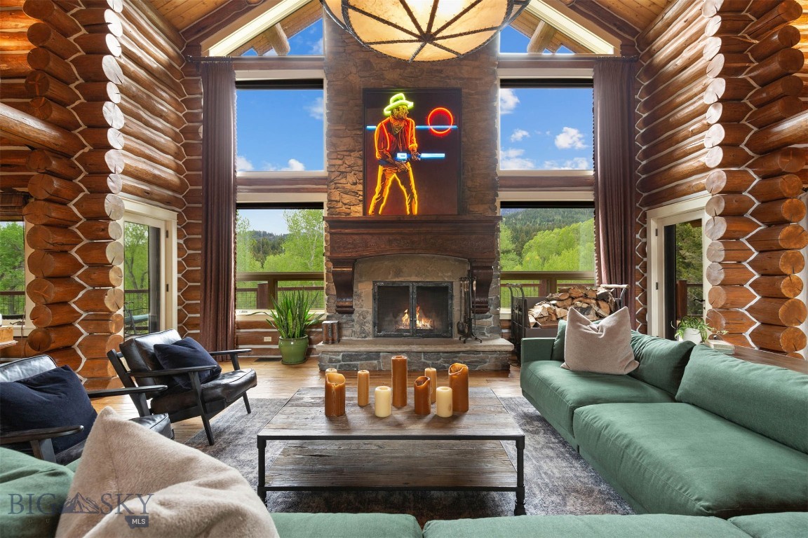 MASTERING THE ART OF HOME DÉCOR 