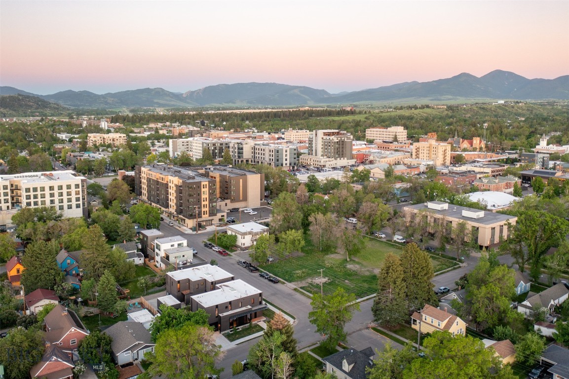 THE PERKS OF LIVING IN THE LAST BEST COLLEGE TOWNS