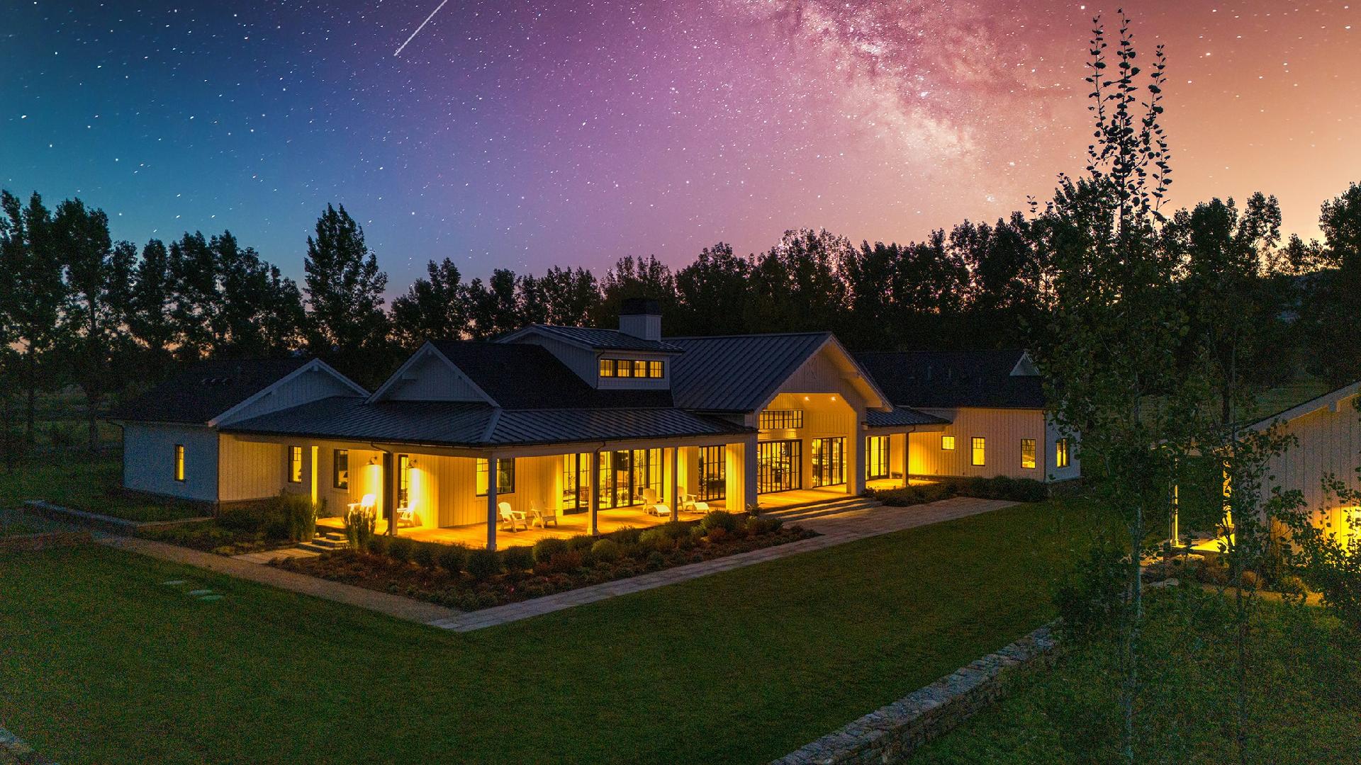 REAL ESTATE ROUNDUP: HOMES WITH SPECTACULAR VIEWS