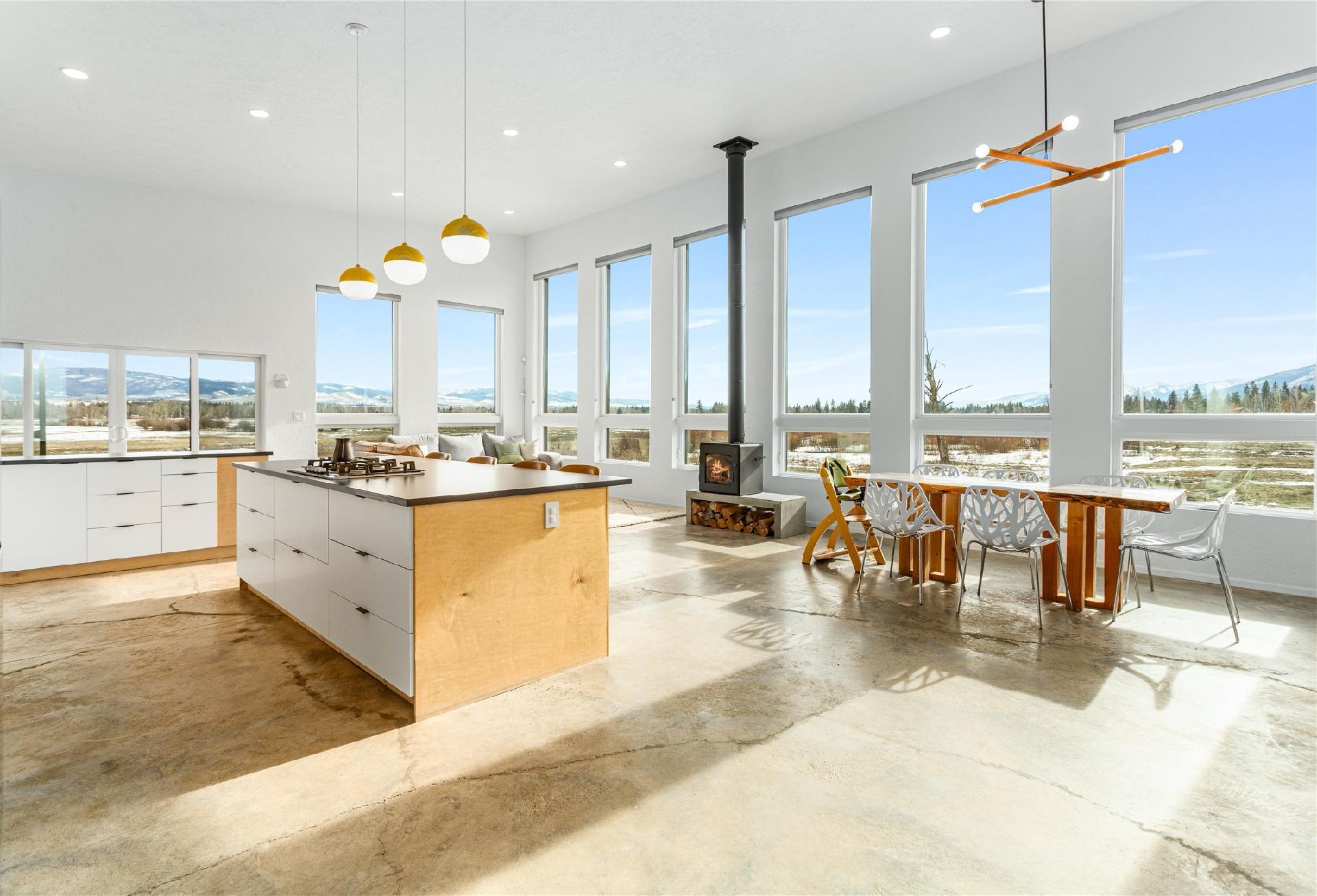 REAL ESTATE ROUNDUP: THE ART OF OPEN-CONCEPT LIVING