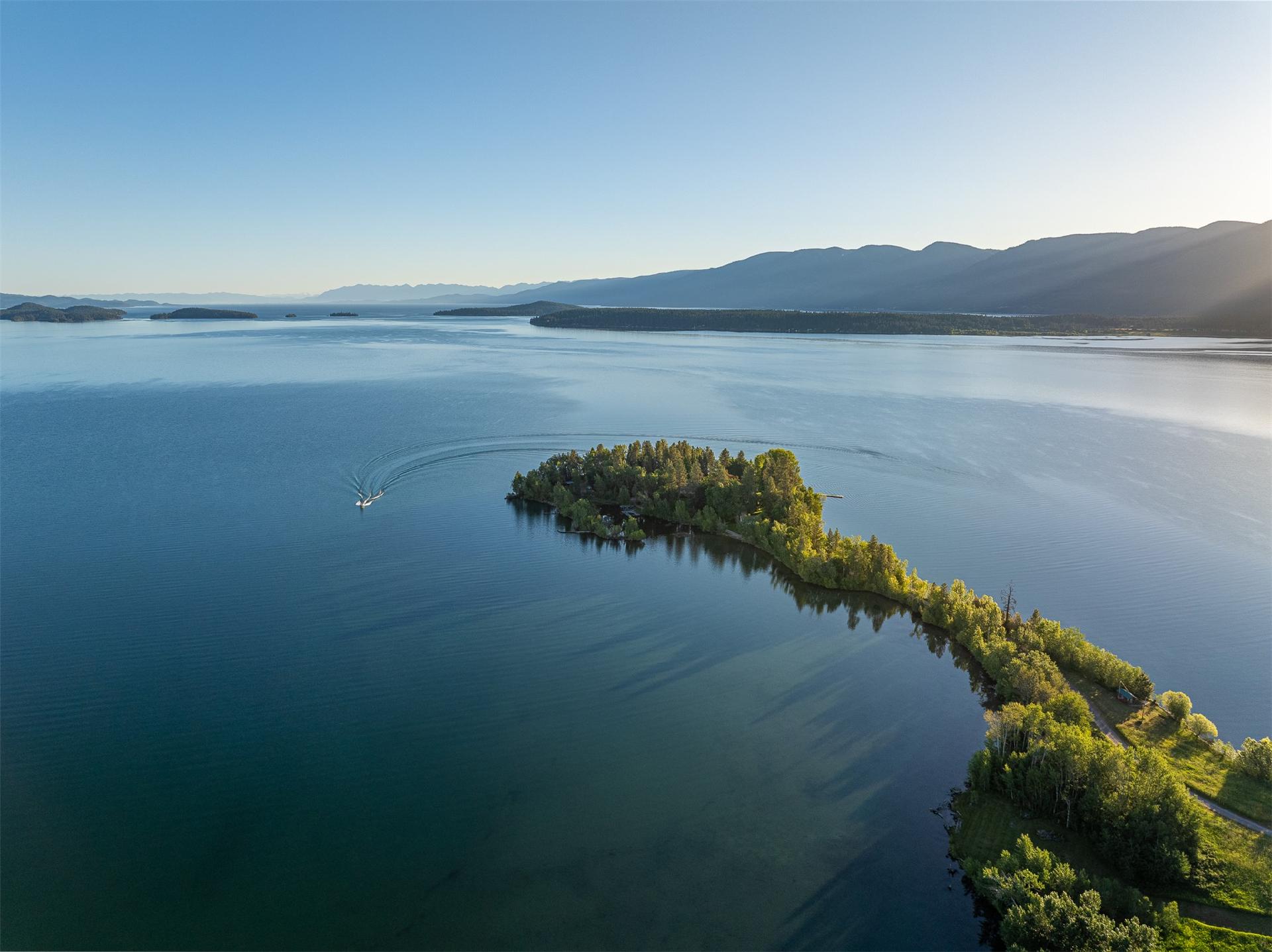 REAL ESTATE ROUNDUP: WATERFRONT PROPERTIES THAT DEFINE LAKESIDE LIVING