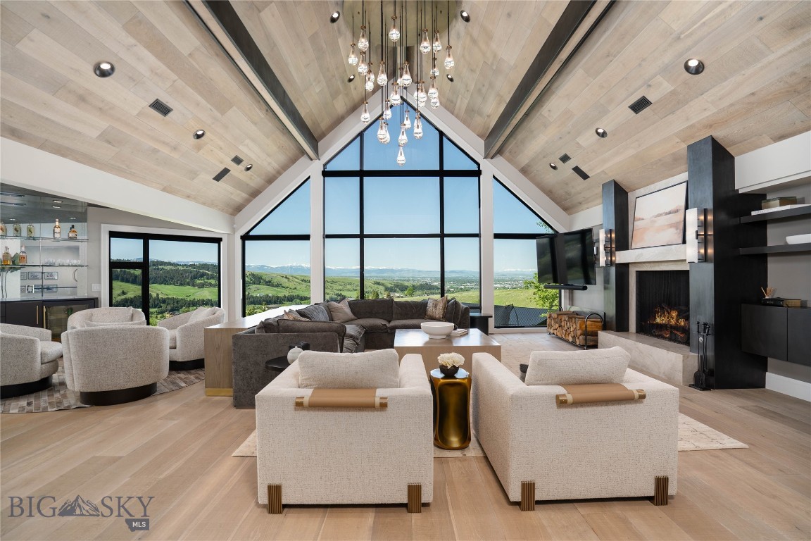 REAL ESTATE ROUNDUP: WHERE LIGHT LIVES