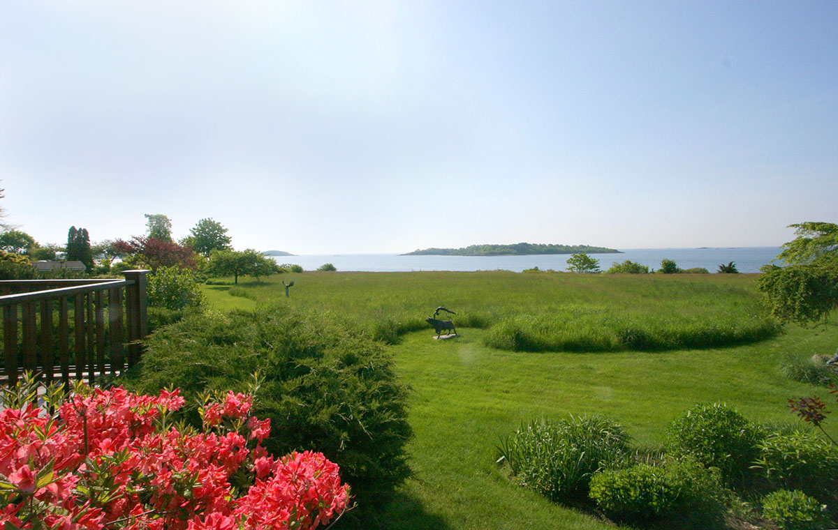 Views over fields of tall grass to the Atlantic Ocean