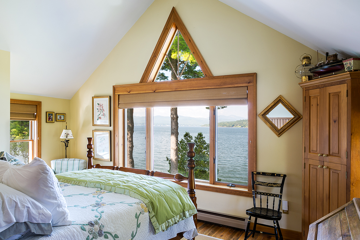 Wall-to-wall windows at Sunset in Ferrisburgh, VT VT0650-8