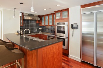 Kitchen at The Residences at Battery Wharf MA1895_9