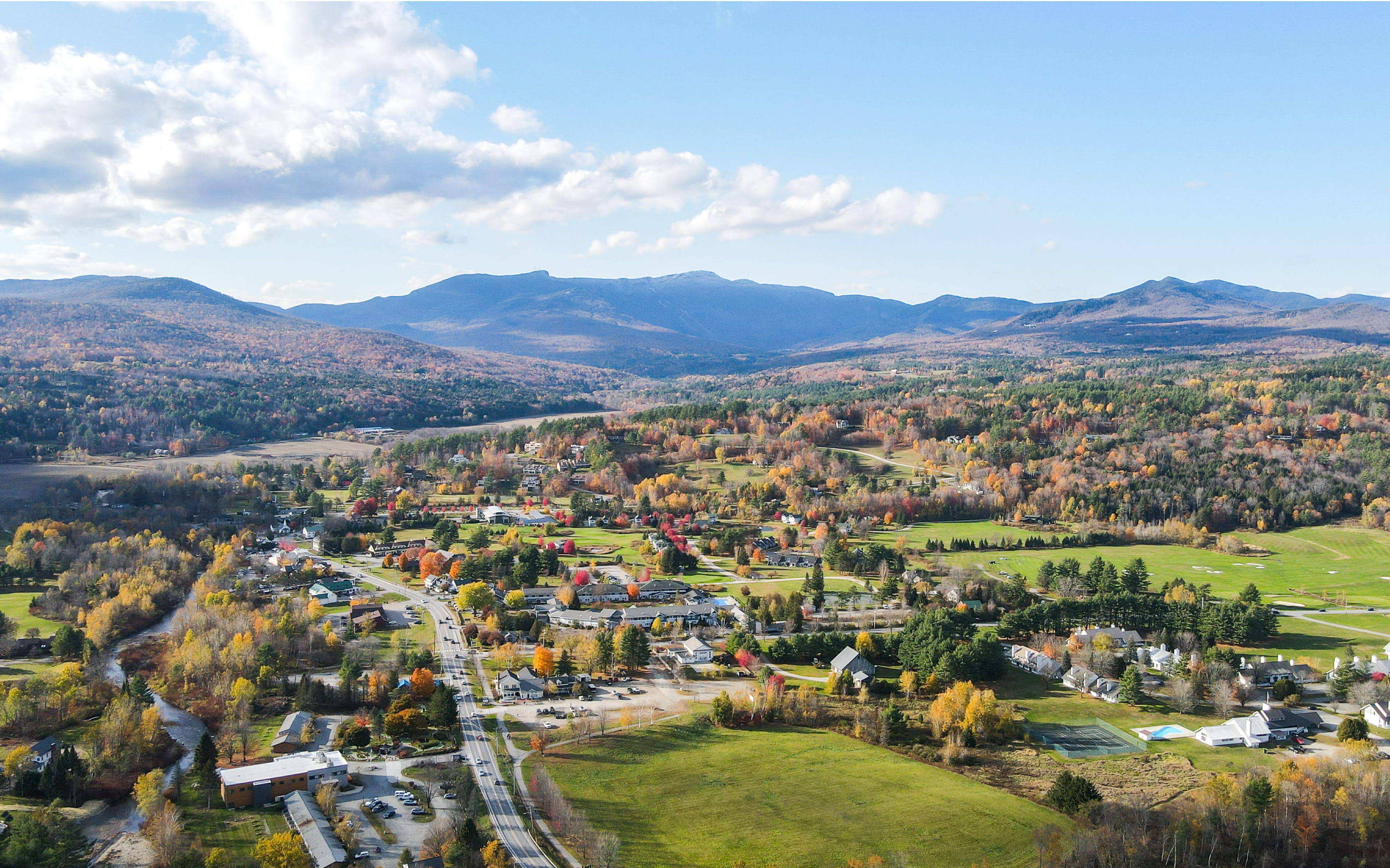 Suburban Single Family House in Stowe Area