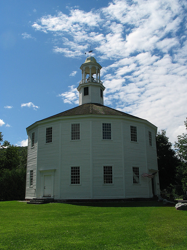 16 sided church of Richmond Vermont