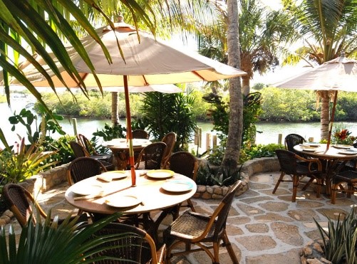 Guanabanas Outdoor Seating