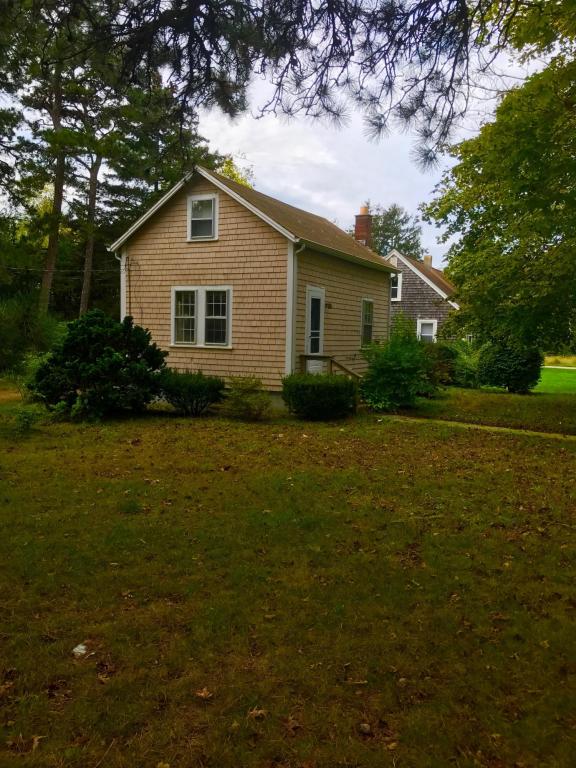 4 Lewis Street, Falmouth, MA 02536