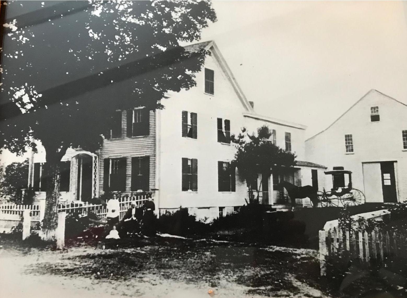 92 Woodbury Rd