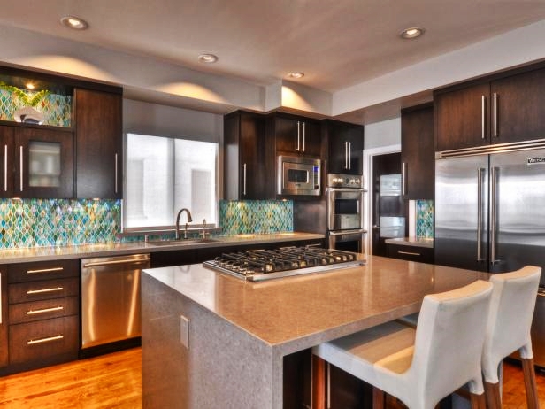 Contemporary Kitchen with Quartz Island Contemporary Kitchen with Quartz Island