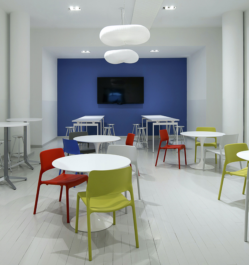 using different hues, tints, tones, and shades to draw attention to certain objects within the workspace