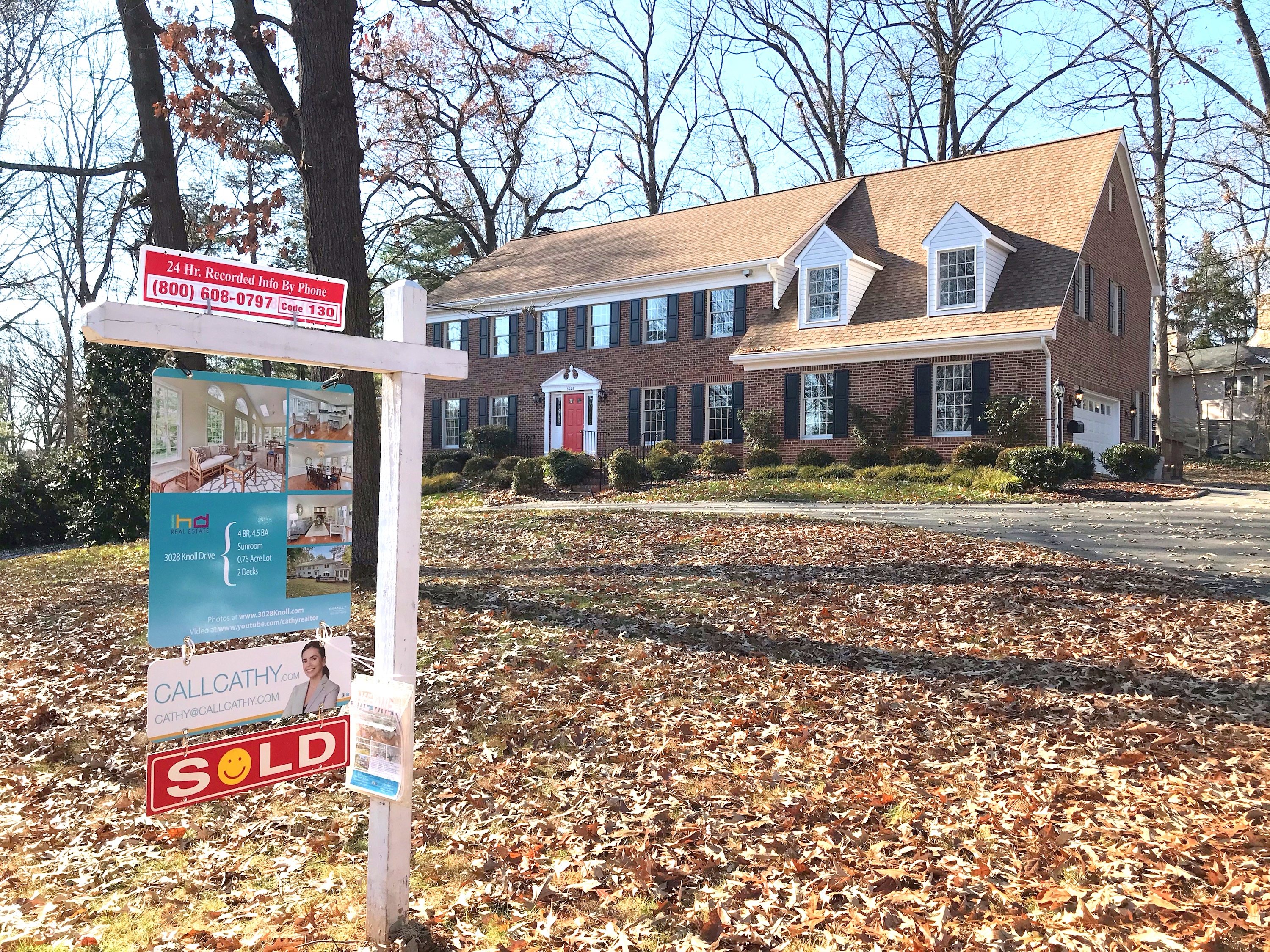 House with SOLD sign