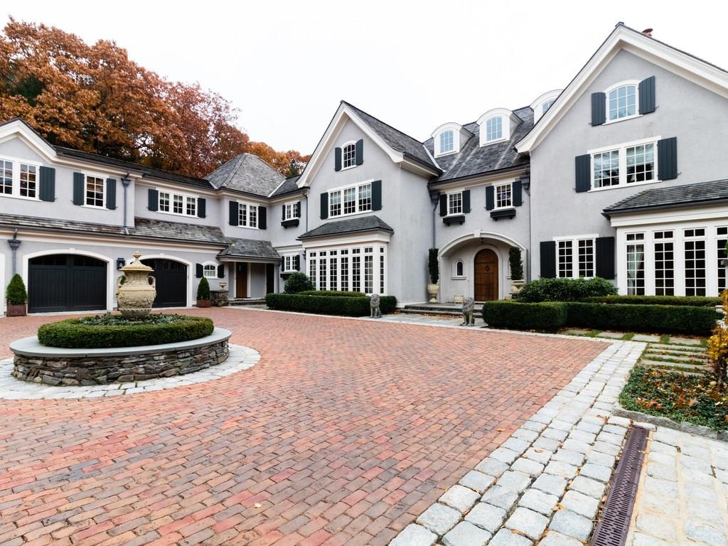50 Winsor Way: Exterior