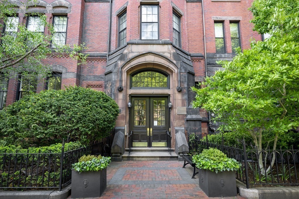191 Commonwealth Avenue Entrance