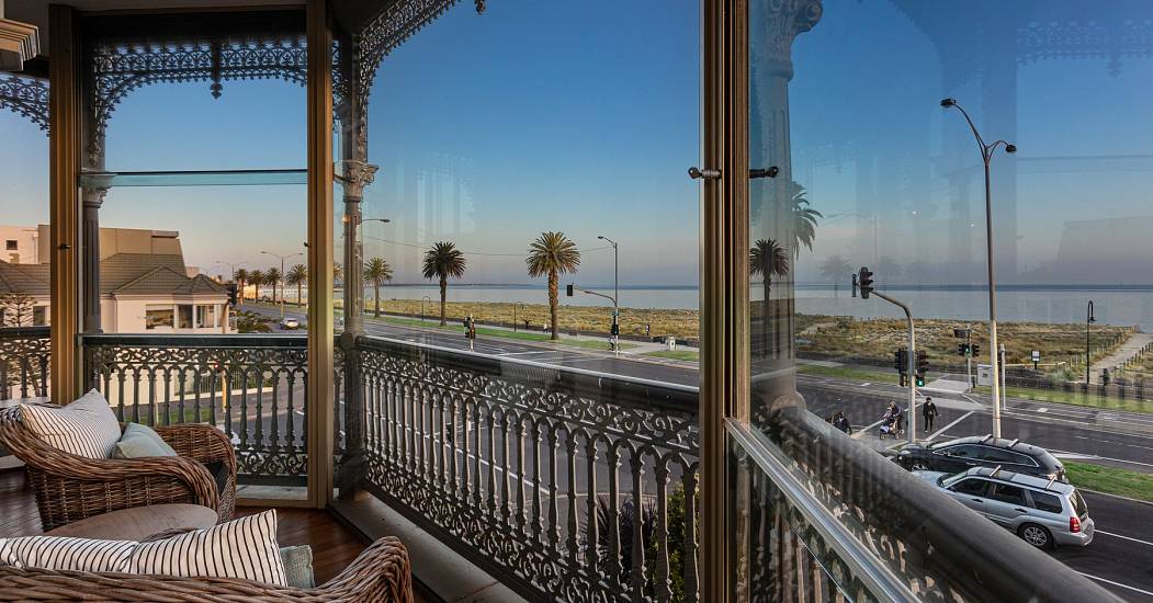 balcony/jetliner sunroom