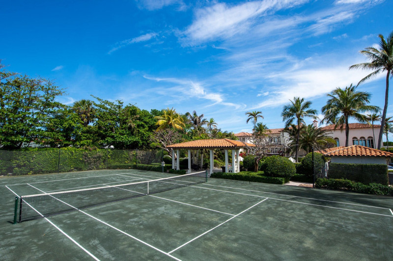 john-lennon-and-yoko-onos-palm-beach-home-listed-for-47-5m