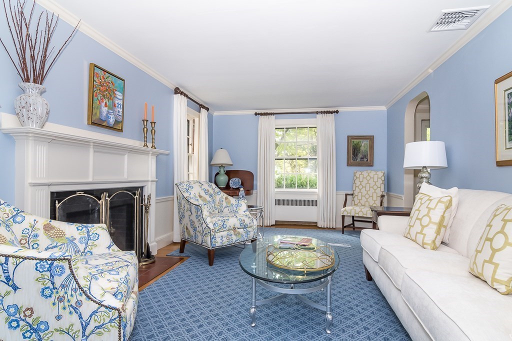 17 Roberts Road, Wellesley, MA