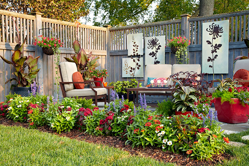 https://www.gardengatemagazine.com/articles/garden-plans/decks-patios/small-space-patio-border/