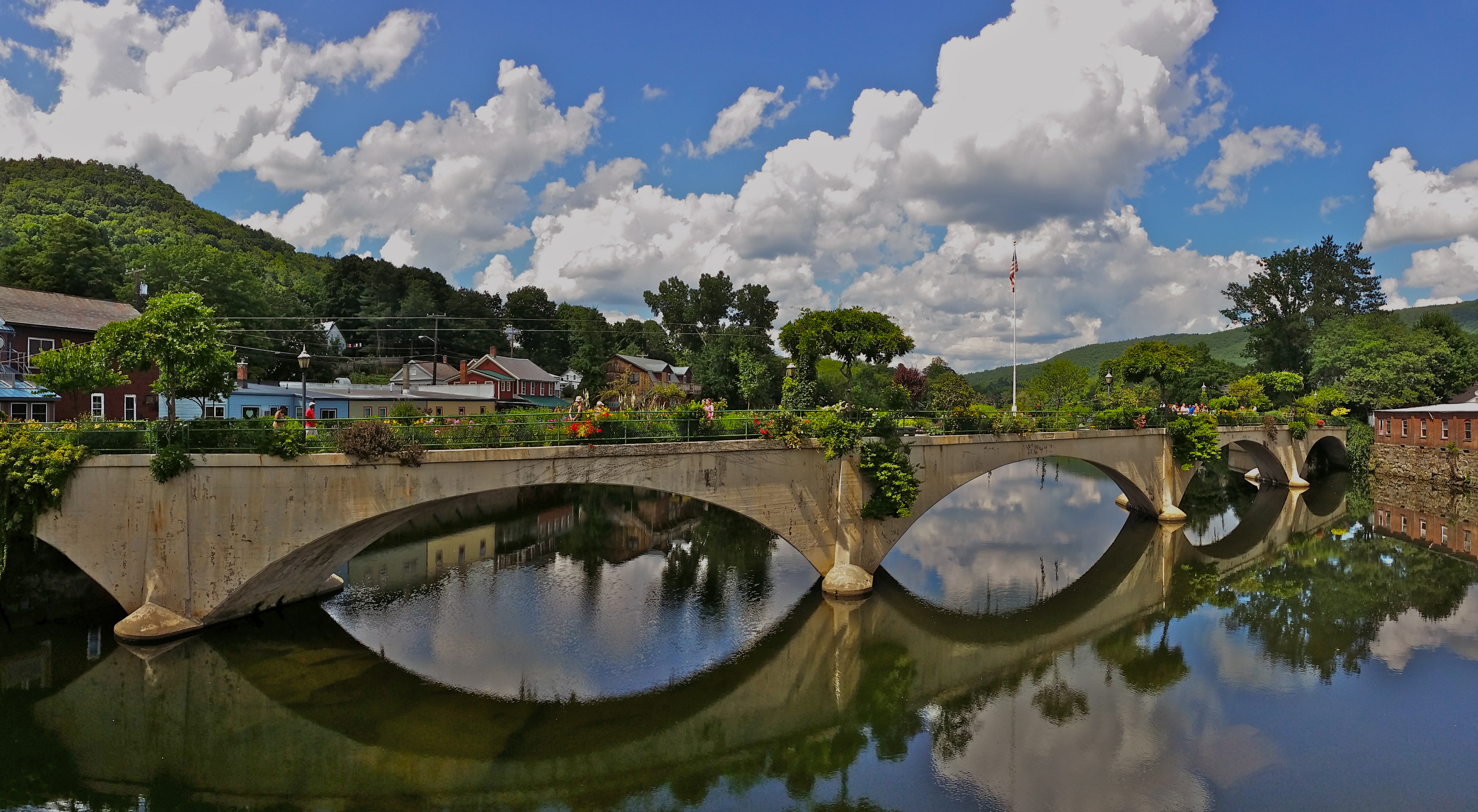 bridge of flowers shelburne falls massachusetts