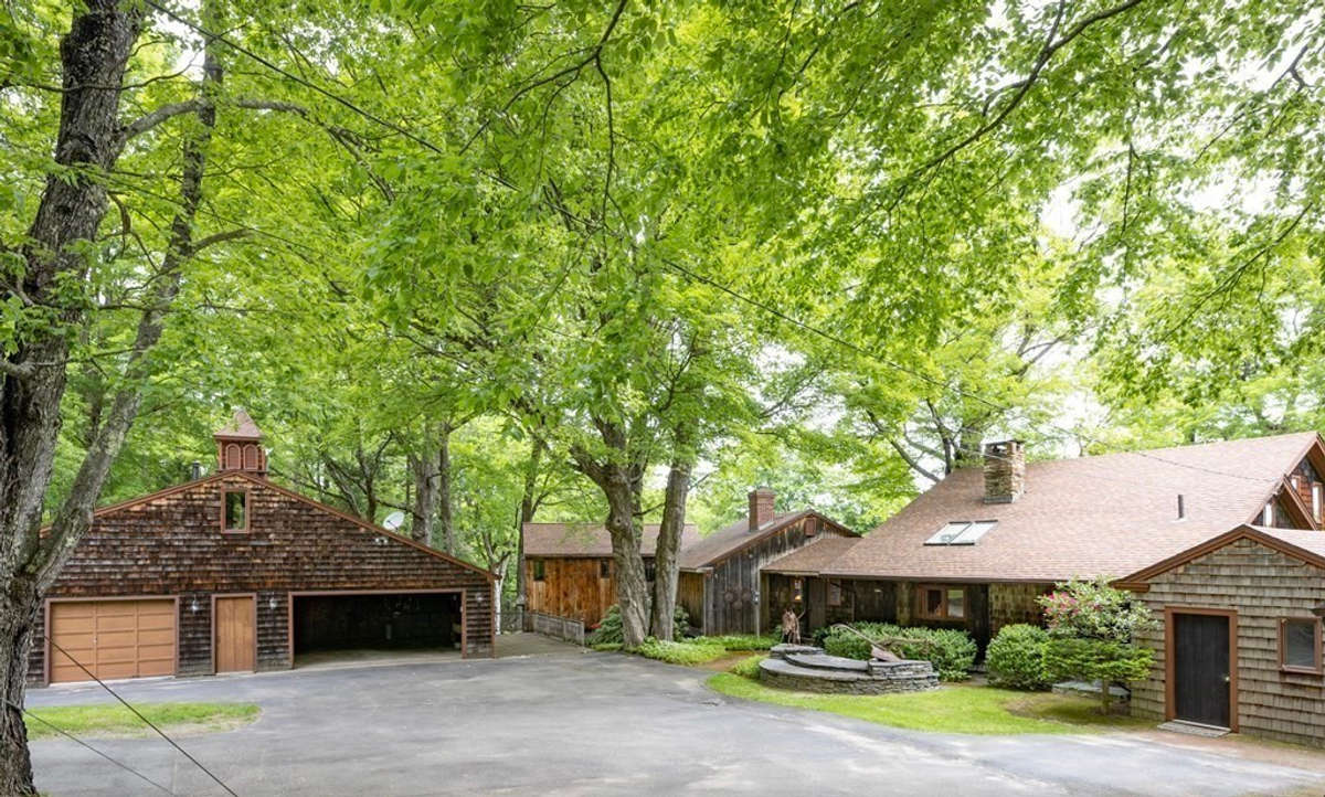 front of house for sale western massachusetts