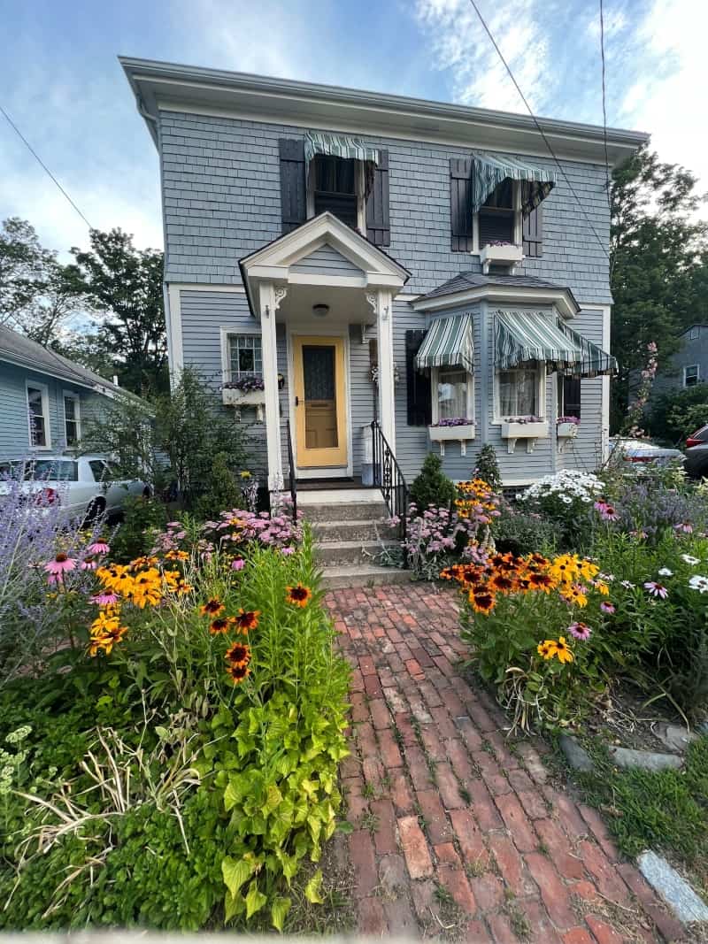 Van Zandt & Kerry Hill in Newport