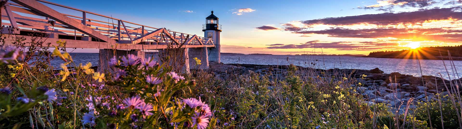 maine lighthouse at sunset