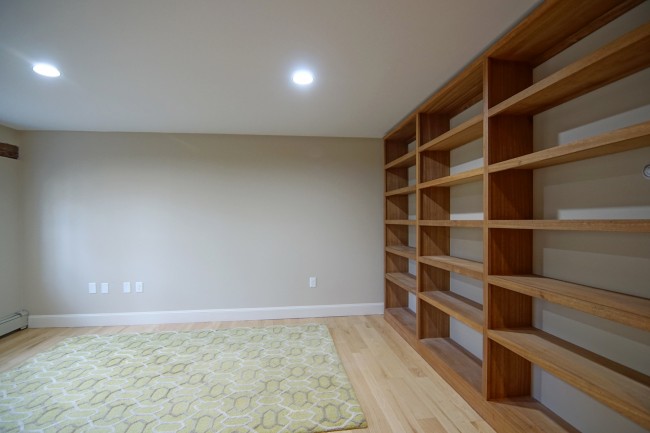 17 Newfields Road Builtin Shelves