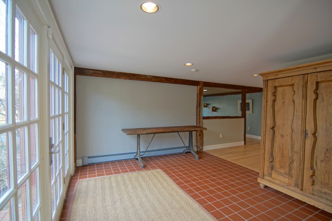 17 Newfields Road Separate Foyer