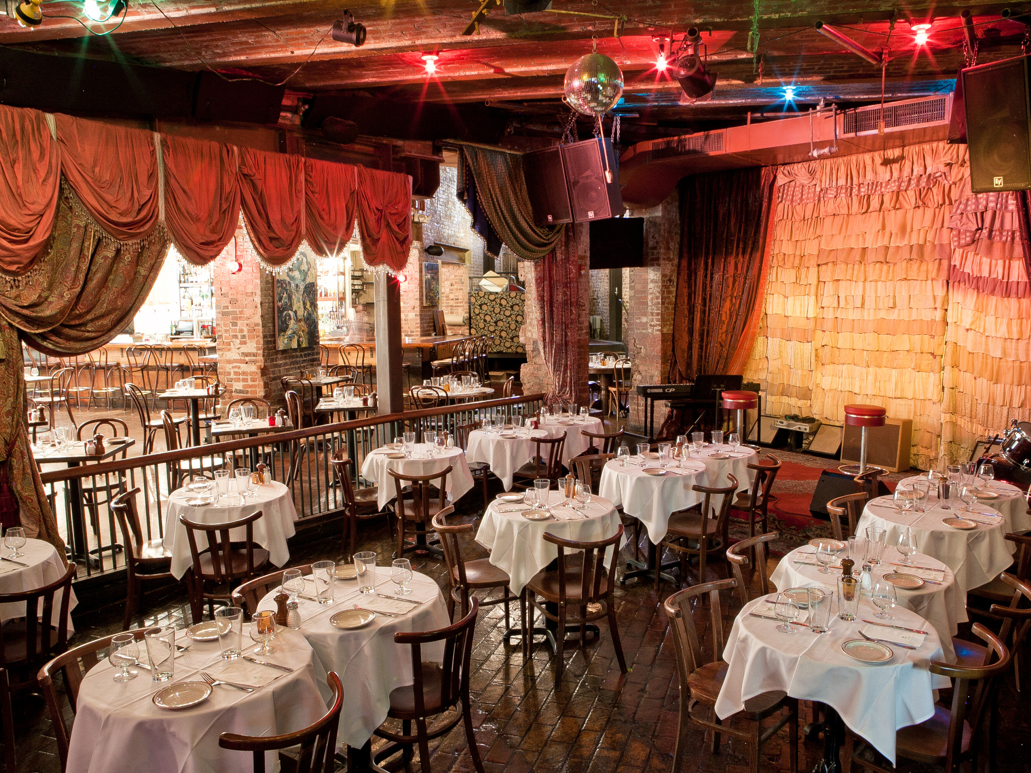 Live Music Brunch at Beehive