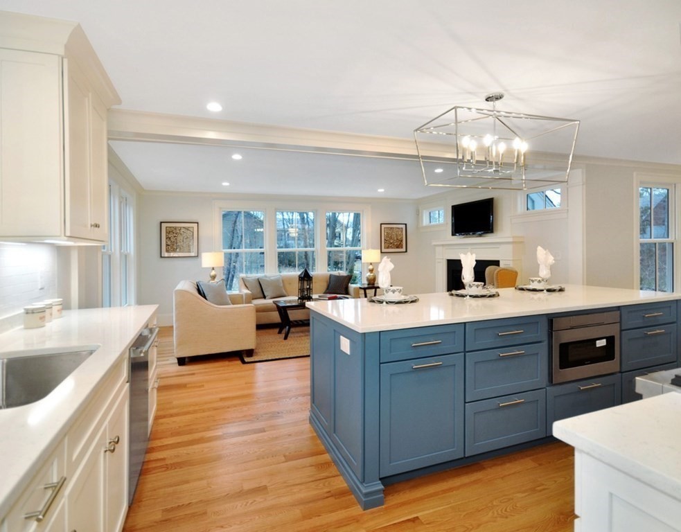 Mixed Cabinet Colors