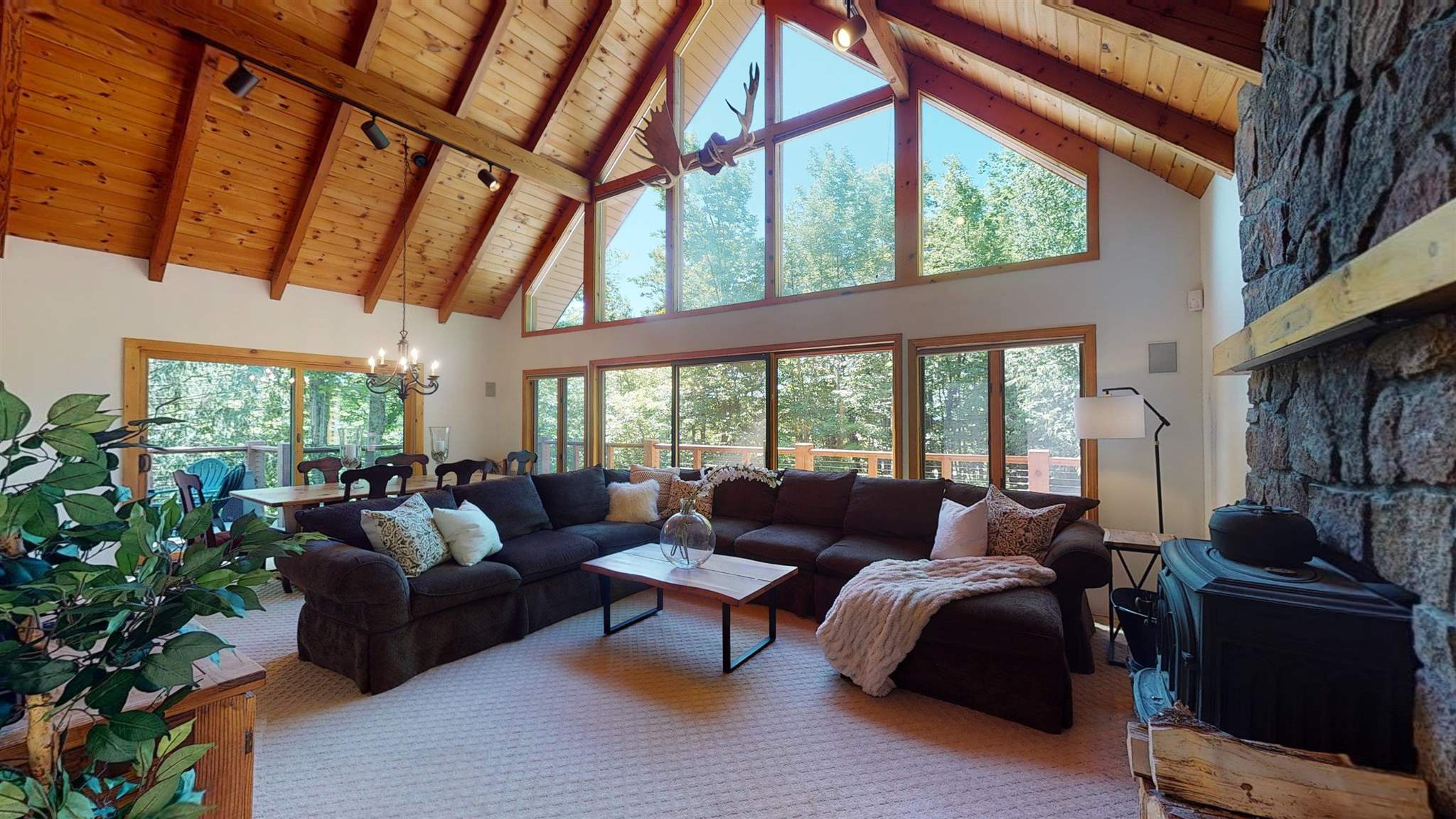 576 Trailside Road - living room