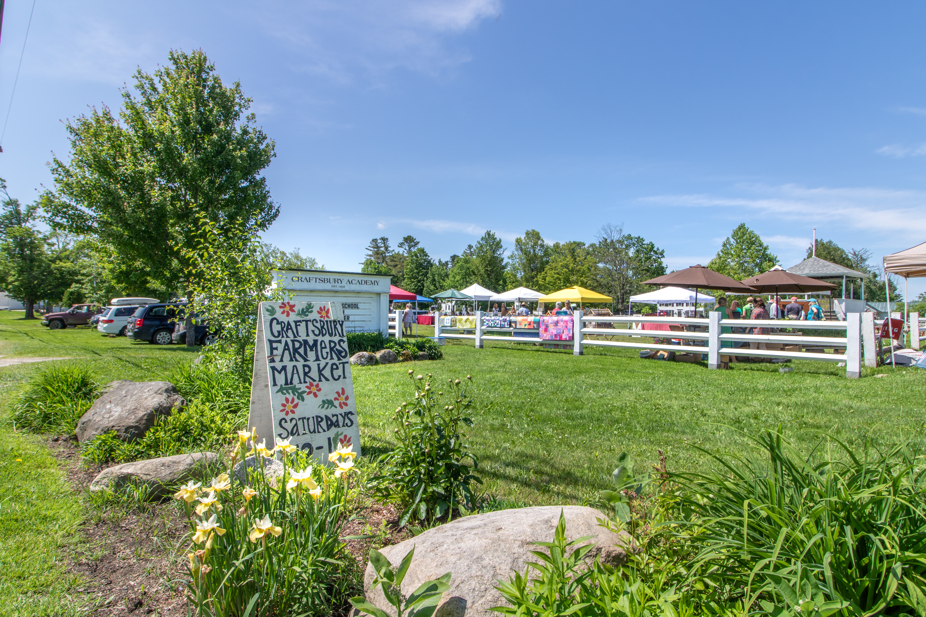 cart decorated with pumpkins and flowers with the inscription Autumn of the Green