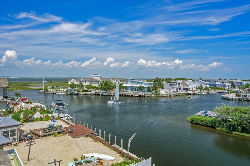 Lagoonfront homes and boats on Long Beach Island