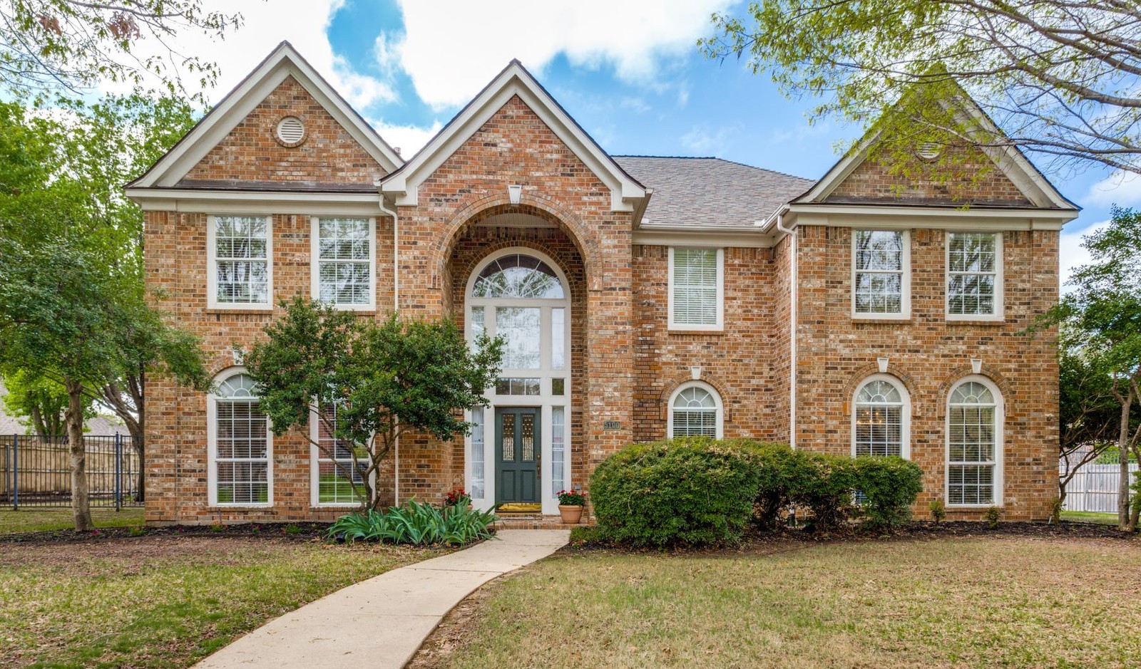 One cinematic staircase. One perfect stayathome home. Briggs