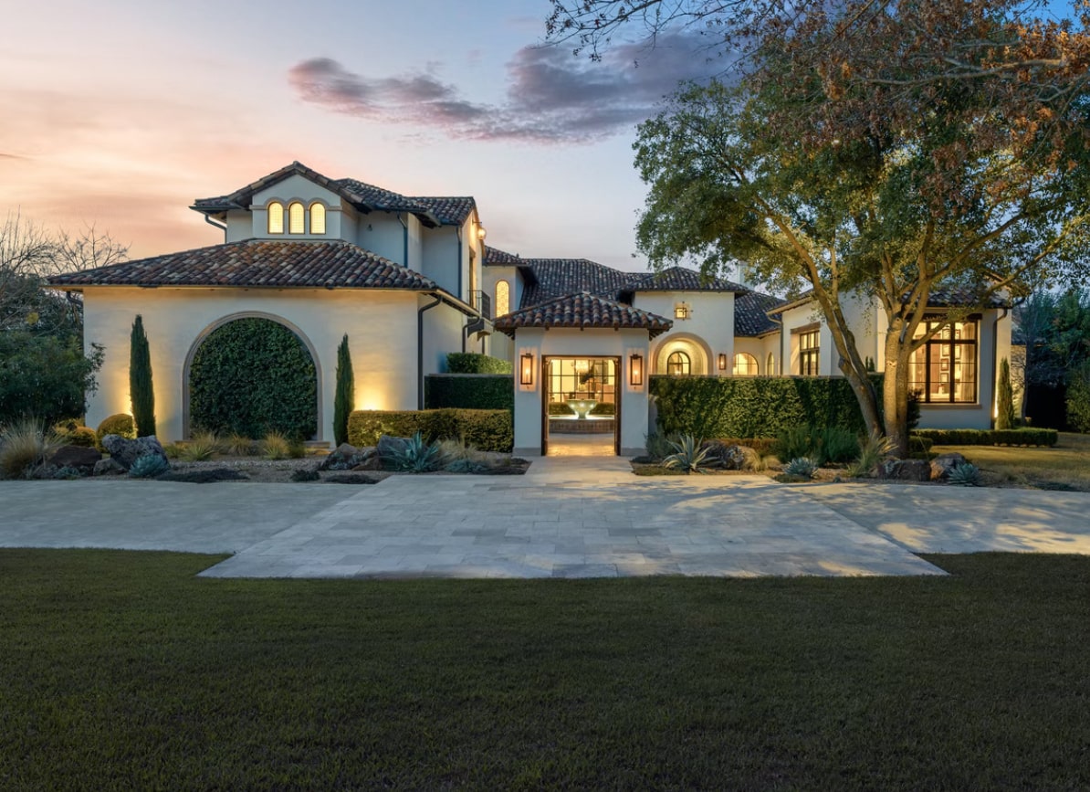 residential home exterior view