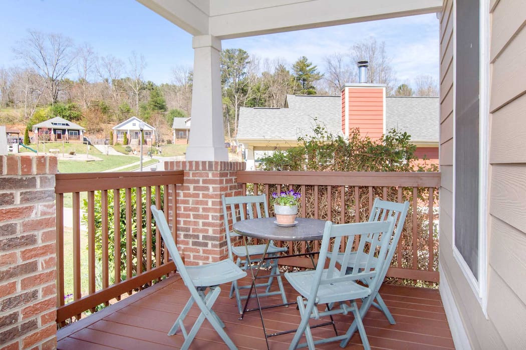 Front porch table and chairs