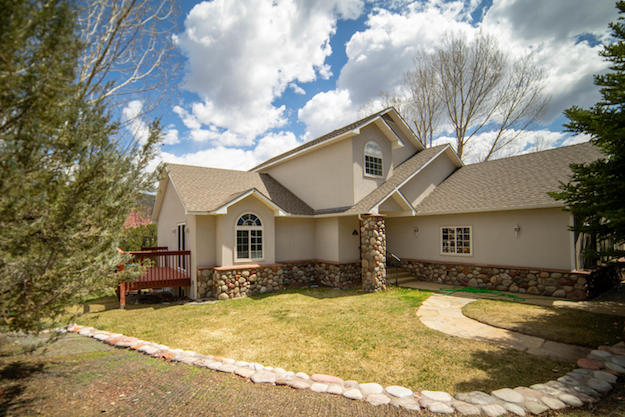 The front entrance of 1135 Huebinger Drive, Glenwood Springs, CO.