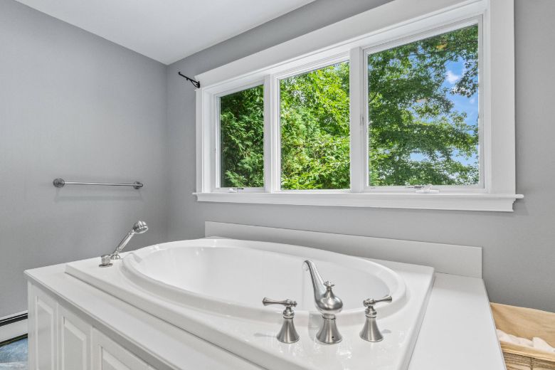 36 Goose Cove Lane, Freeport Maine 04032