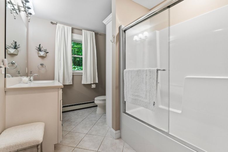 36 Goose Cove Lane, Freeport Maine 04032