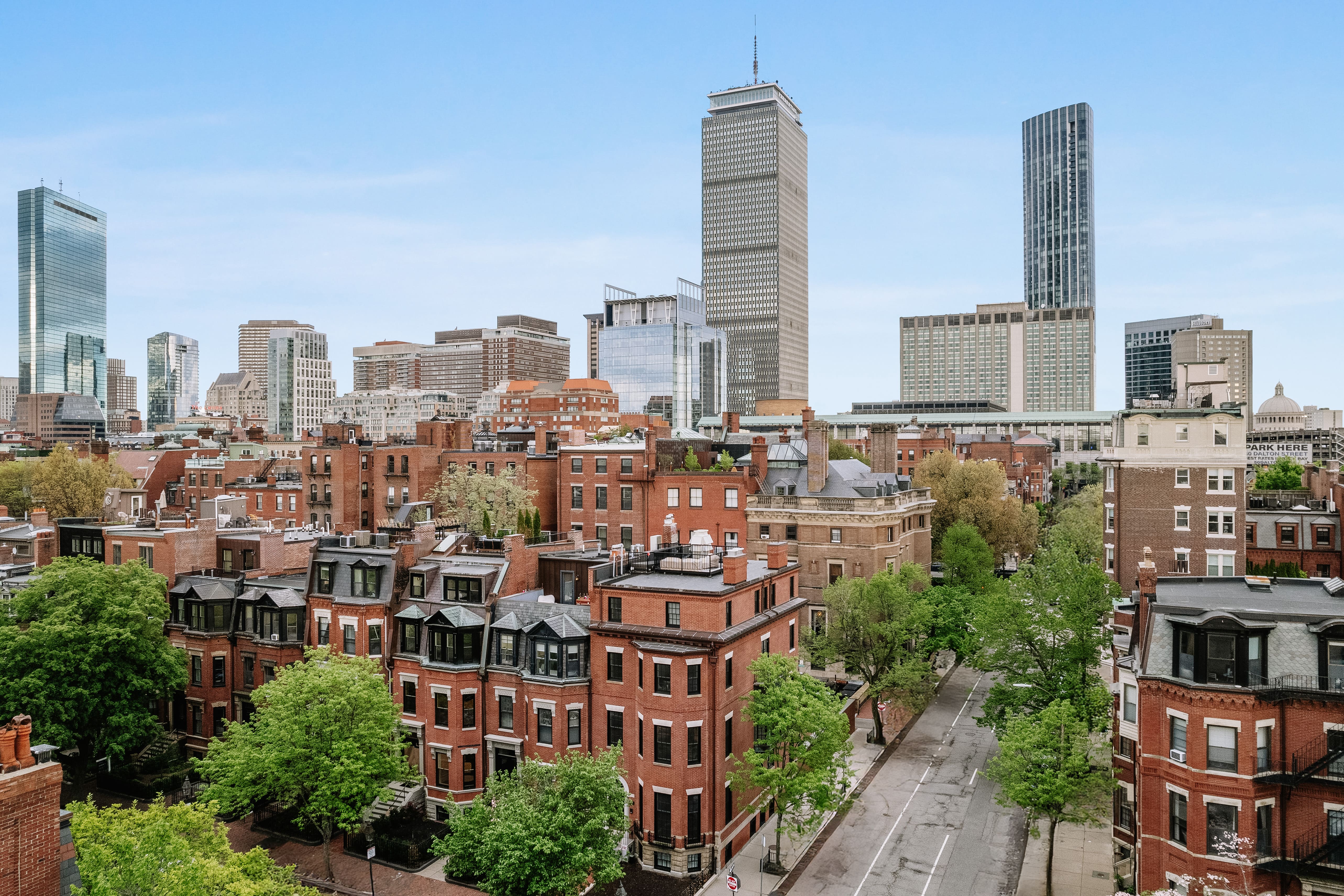 Luxury house with pool