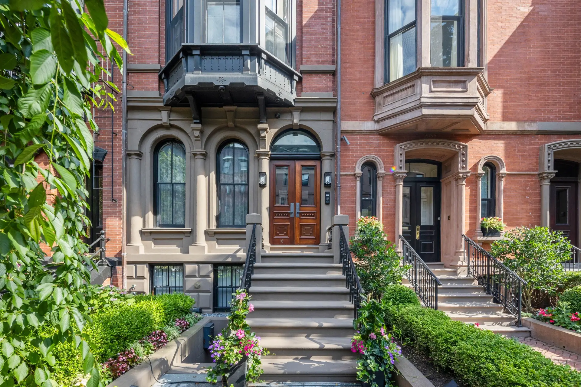 Luxury house with pool