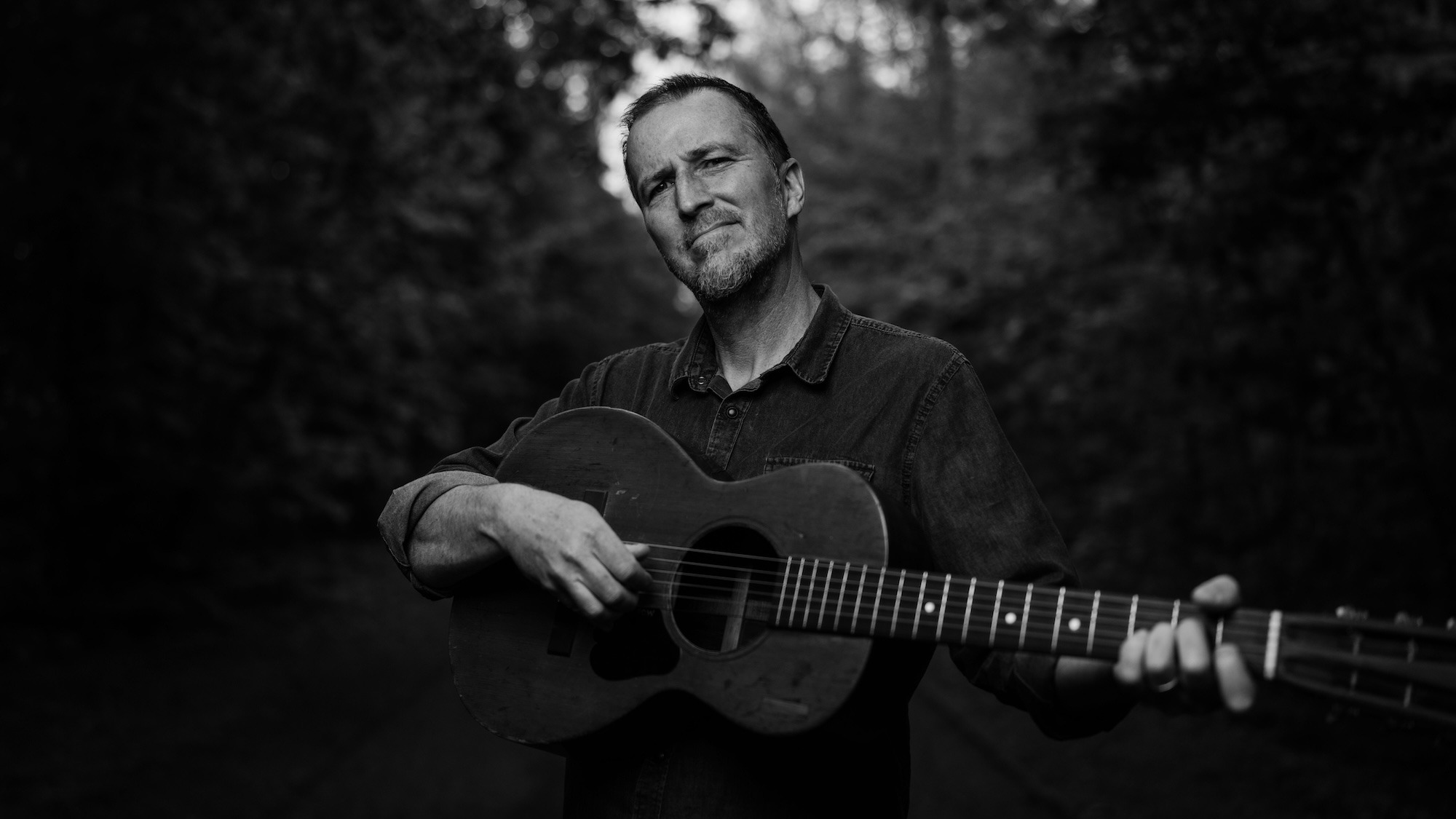 Peter Mulvey with special guest Trapper Schoepp Logo