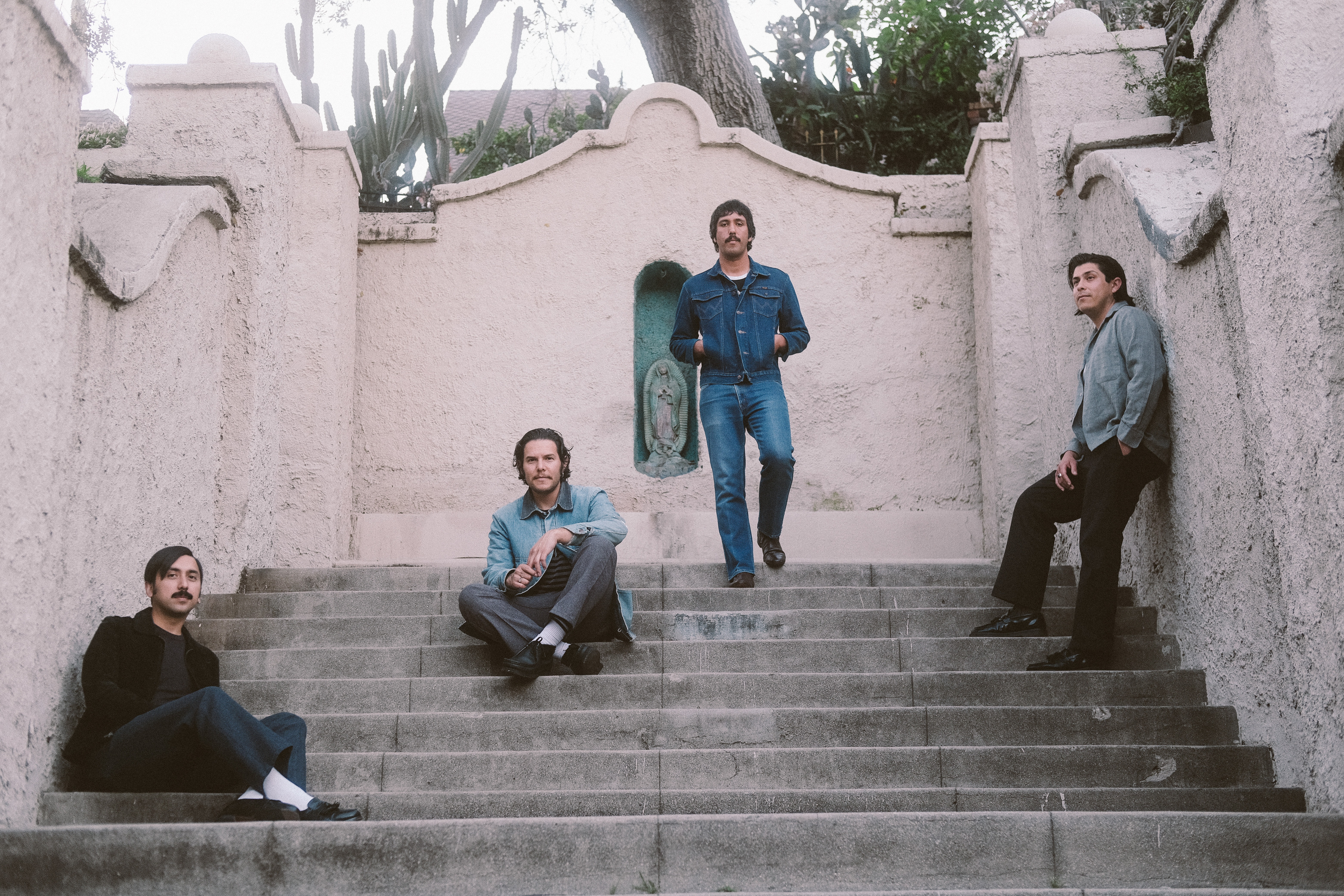 Levitation Room, Los Blenders Logo