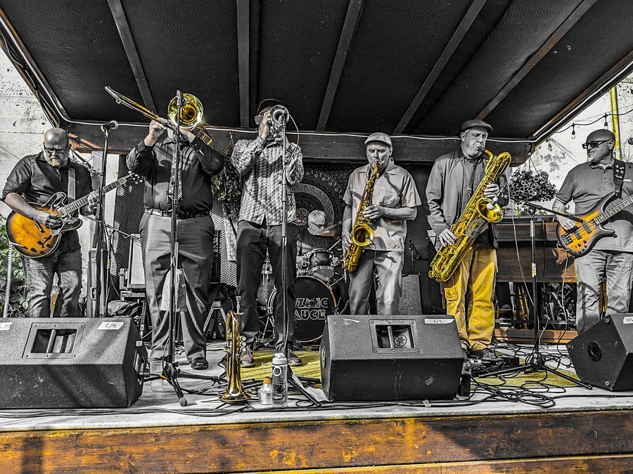 LIVE MUSIC: Cozmic Sauce