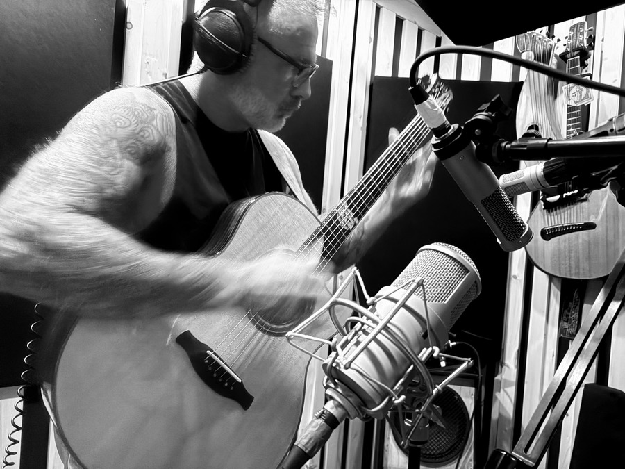 LIVE MUSIC: Sean Hall
